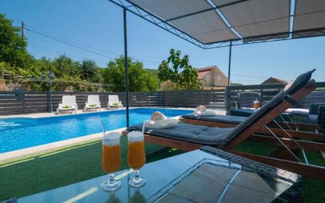 Holiday Home Mateovi Dvori