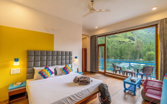 goSTOPS PLUS Kasol Manikaran Road, Bar and Hostel