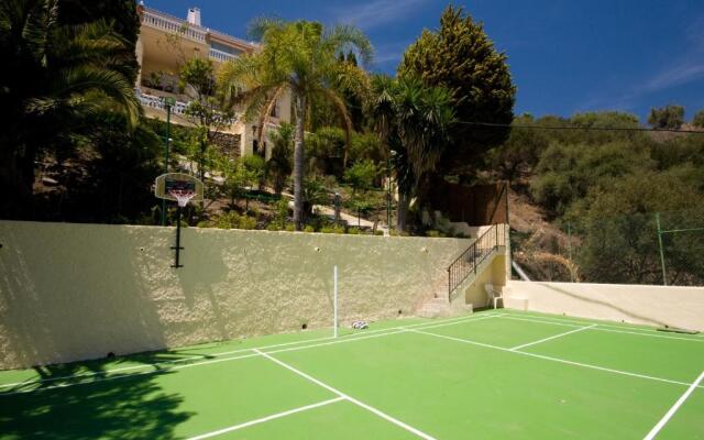 Villa Terrazas with Pool and Jacuzzi SpainSunRentals 1173