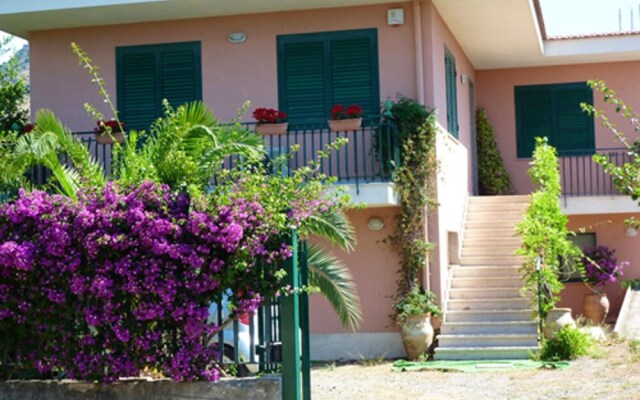 House with 2 Bedrooms in Taormina, with Wonderful Sea View And Balcony - 3 Km From the Beach