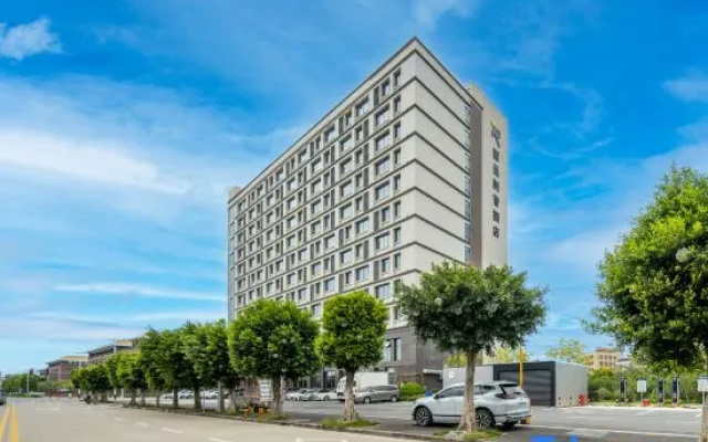 Rezen Longuu Hotel (Guangzhou Baiyun International  Airport Cultural Tourism City)
