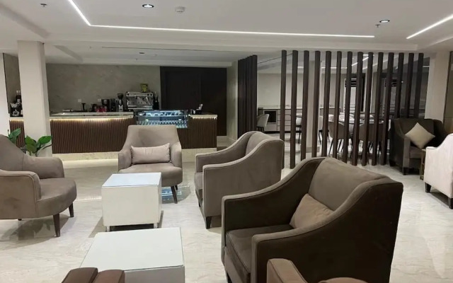 SMO Suite Hotel