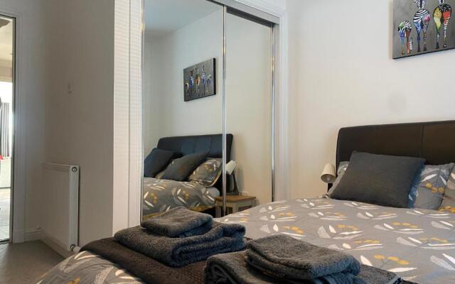 The Duplex Nairn- Spacious 3 Bedroom with sunny balcony