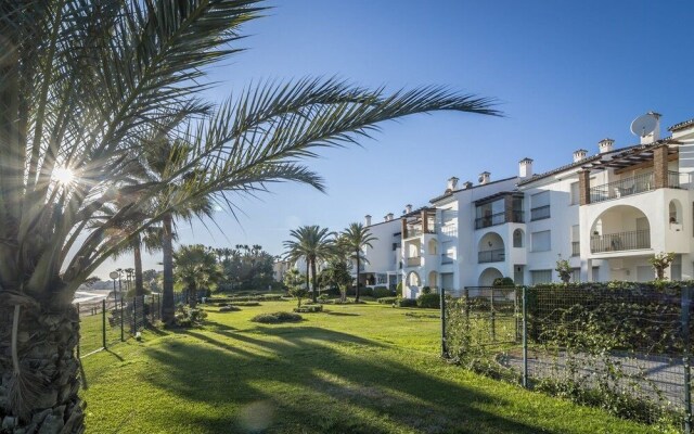 HB First beach line apartment in Hacienda beach Roomservice