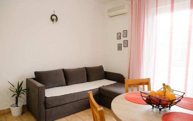 Petri - Close to the sea - A1 Crveni