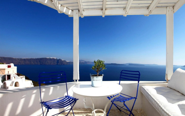 Menias Cave House