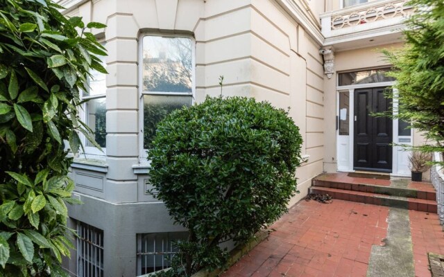 Luxury Private Studio Spacious Stylish Mezzanine