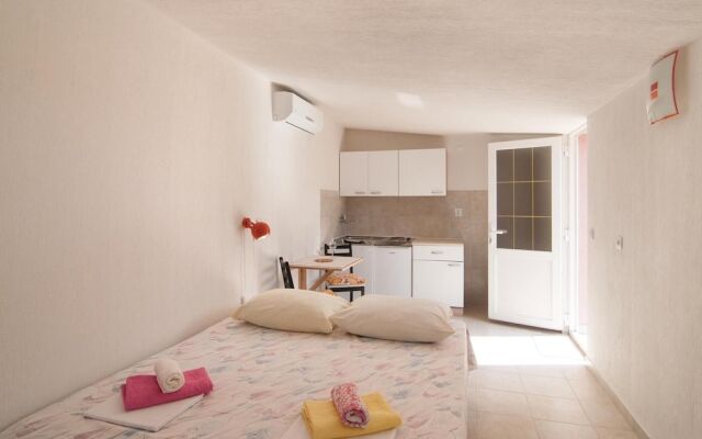 Stunning Home in Supetar With Jacuzzi, Wifi and 4 Bedrooms