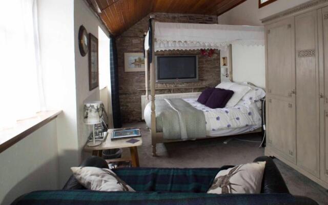 Langside Bed And Breakfast