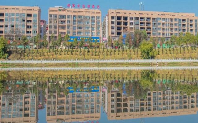 Thank Inn Hotel Jiangxi Ganzhou Huichang County Tongluowan Square