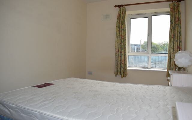 Bright 2 Bedroom Apartment With Balcony in City Centre