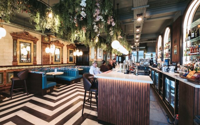 The Royal Bar & Shaker