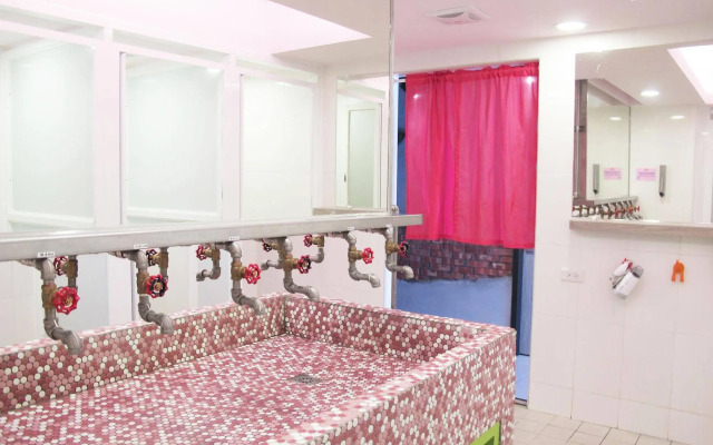 Uno Backpackers Inn