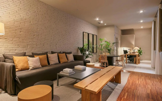Pau Claris Apartment