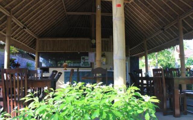 Warung Santa Fe and Bungalows
