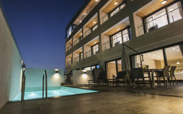 Hotel & Pool Villa Attirance
