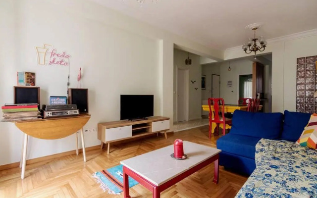 Iphigenia 2 bedroom retro downtown apartment