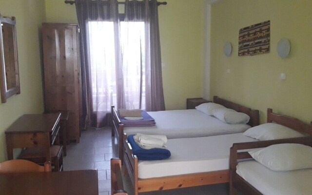 Finikas Apartments Polichrono