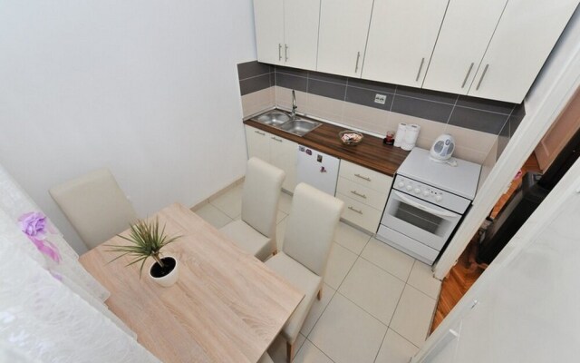 Feel Center Apartments.