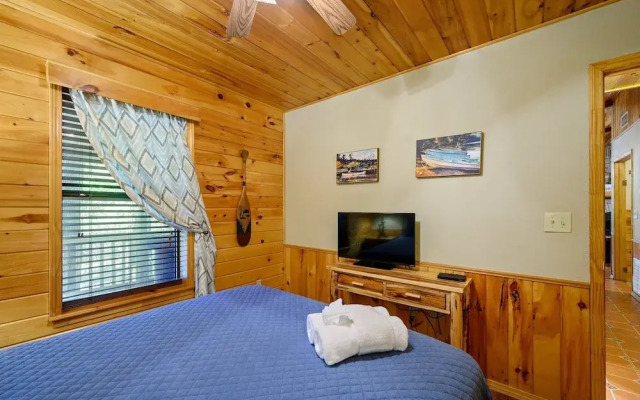 Cast Away Family Cabin with Hot Tub, Fireplace, and Kids Area by RedAwning
