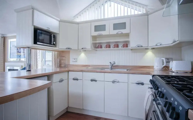 3 Manor Lodge - 2 Bedroom Lodge - Pendine