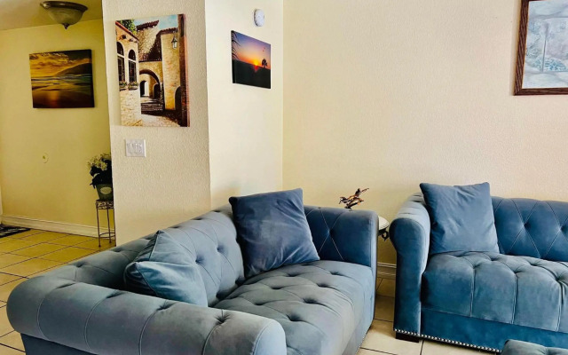 Spacious Condo close to Siesta