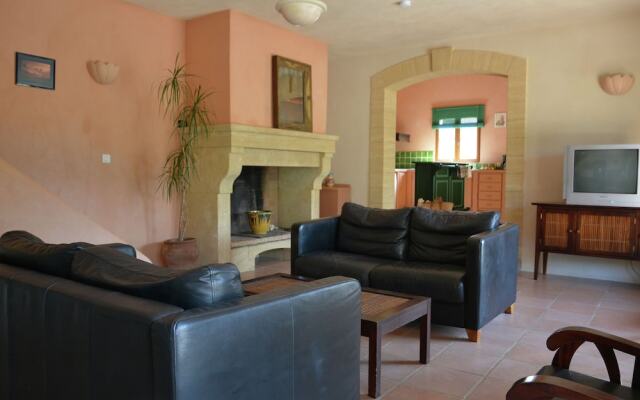 Beautiful Villa in Flaux With Swimming Pool