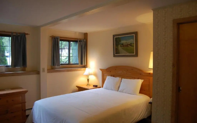 Summit Lodge