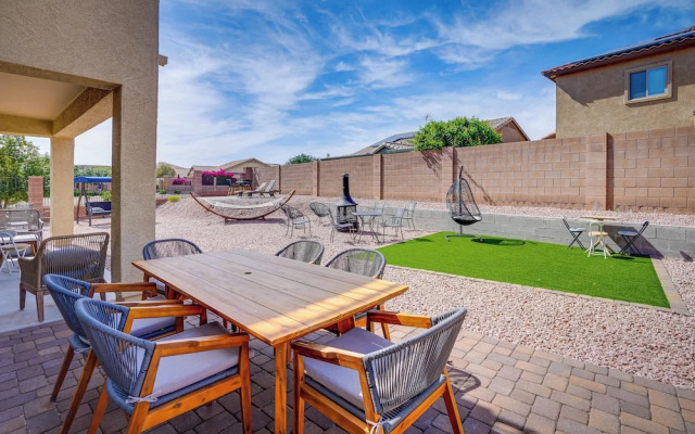 Pet-friendly Surprise Home w/ Yard & Grill Area