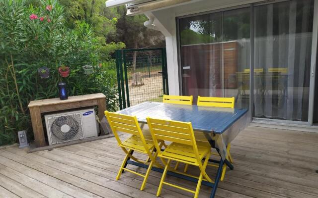 Beau studio avec grande terrasse