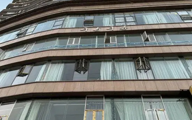 Qianyi Qianxun Hotel (Chongqing Jiefangbei Hongyadong Branch)