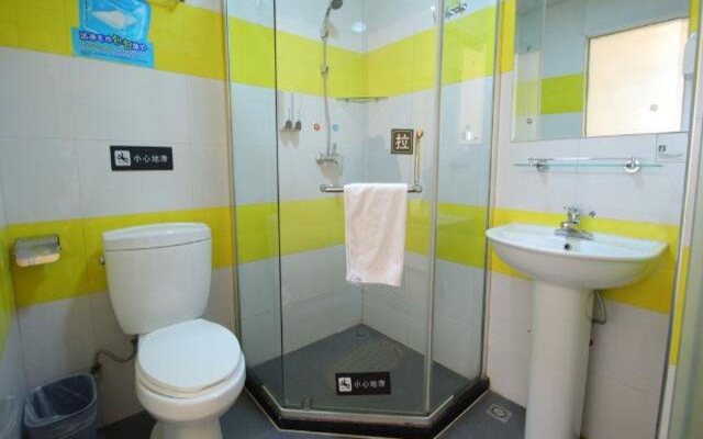 7Days Inn Shanghai Daning International Commercial Plaza YanChang Subway Station