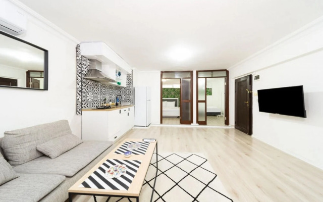 Pleasant House With Private Garden in Kaleici
