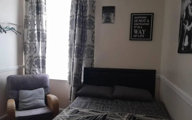 Large House Sleeps13 Close to lfc Stadium Anfield