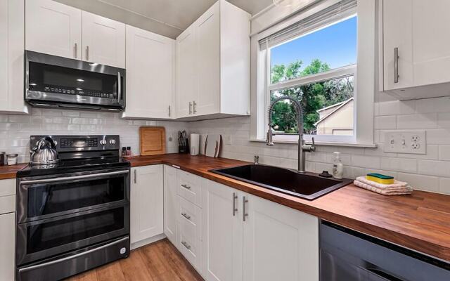 Cozy Chic Home in Downtown Loveland!