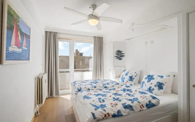 Flat by the Seaside With Stunning Ocean Views