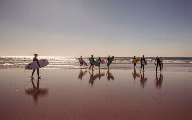 Manzili SurfHouse