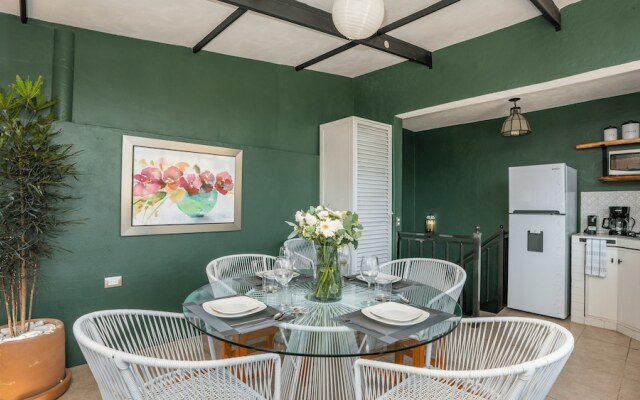 Bright & Cozy Home with Rooftop Terrace