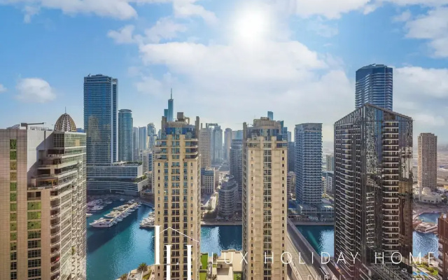 LUX Contemporary Marina View Suite 7