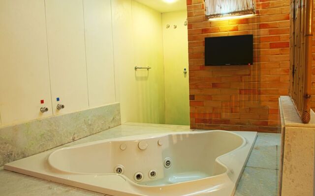 New Dhunas Motel