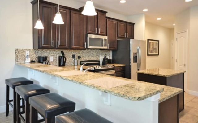 Fountains Retreat 4 Bedroom Condo by RedAwning