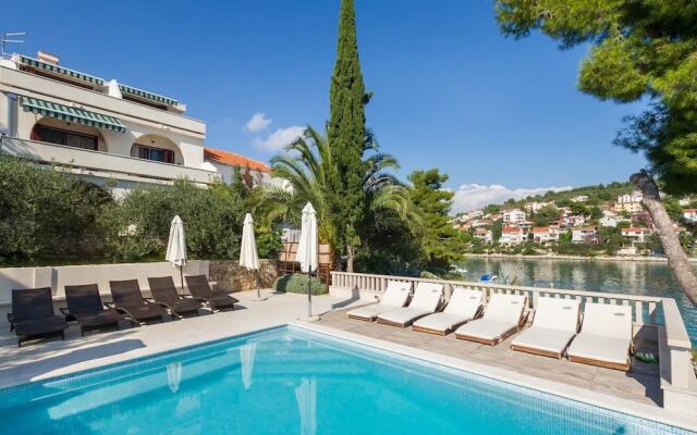 Sea Front - With Pool - H