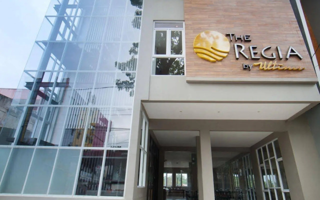 OYO Flagship 90726 The Regia Cihampelas Hotel Band