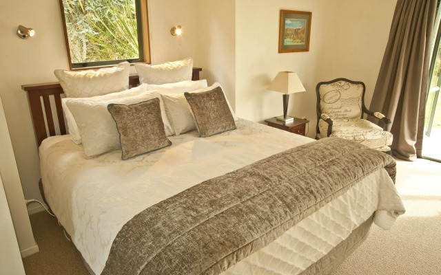Whakaipo Lodge