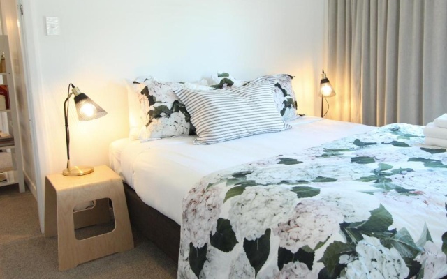 2 - Handsome and Sunkissed on the Doorstep to Wanaka – Guest Rooms – Wanaka