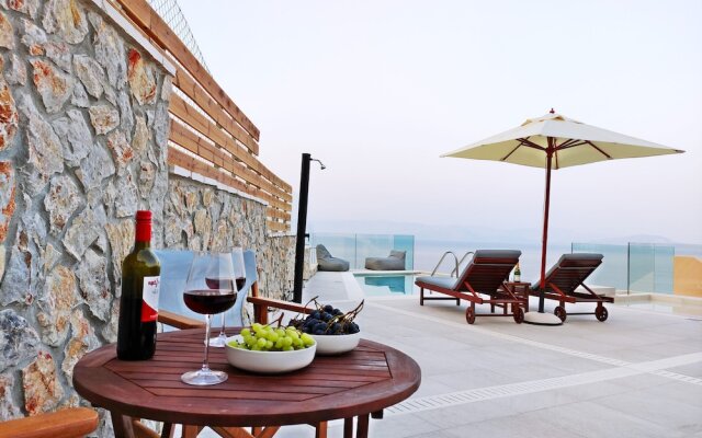 Sea & Cliff Luxury Suites byCorfuescapes