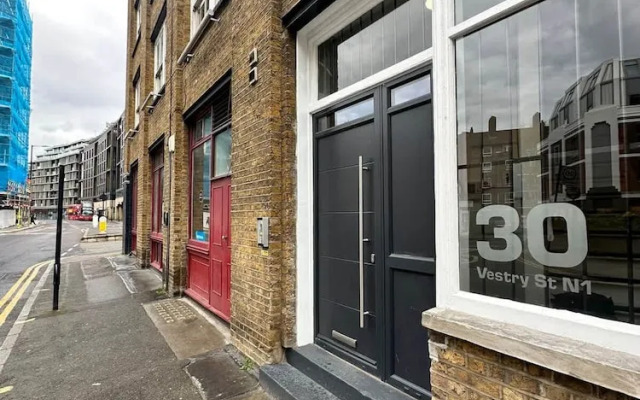 New Spacious Studio in Old St