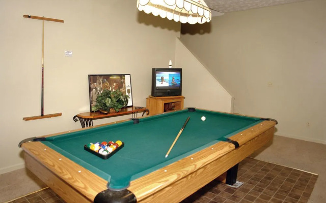 Fox Run Escape 1140 by RedAwning