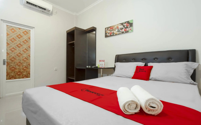 Reddoorz near Terminal Joyoboyo