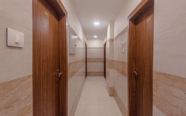 Hotel Golden Palms by OYO
